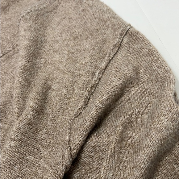 American Eagle Size L Women's Tan Sweater with White Bow - Picture 5 of 8